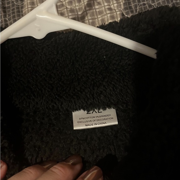 Fleece pull over - Picture 2 of 2